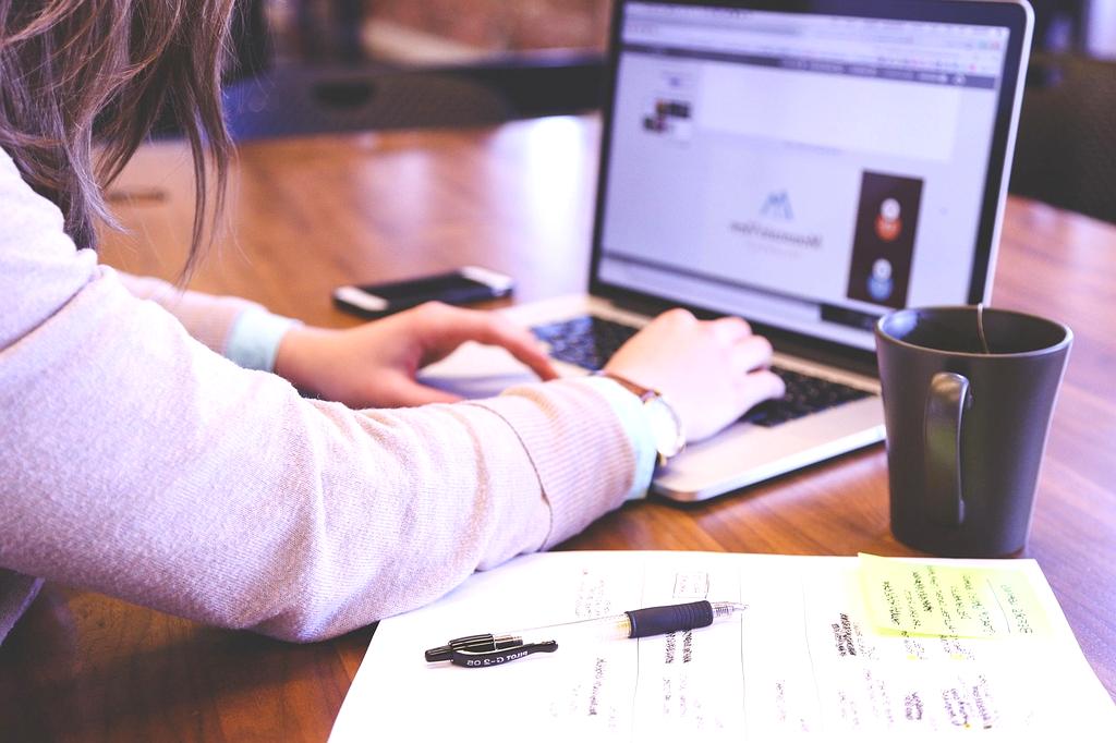 Pay-per-click advertising campaign dashboard with conversion tracking and ROI metrics
